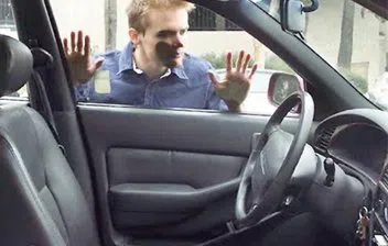 Davie Locksmith Store Davie, FL 954-744-3790 - 15a-Keys-Locked-In-Car