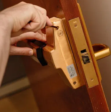 Davie Locksmith Store Davie, FL 954-744-3790 - 20a-new-locks-installation